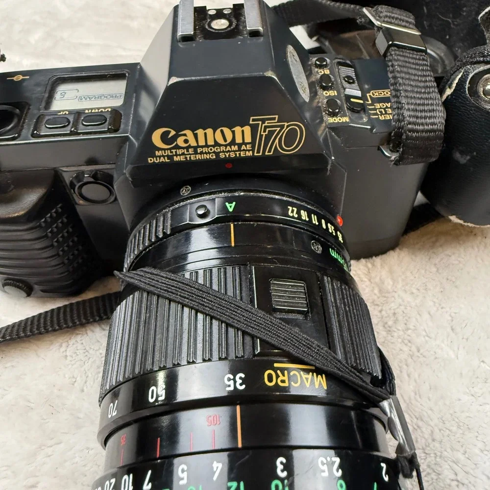 Canon T70 35mm Film Camera FD 35-105mm f3.5 Zoom Lens Vivitar 75-205mm Lens Case